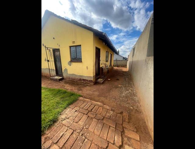 3 BEDROOM HOUSE FOR SALE IN PROTEA GLEN